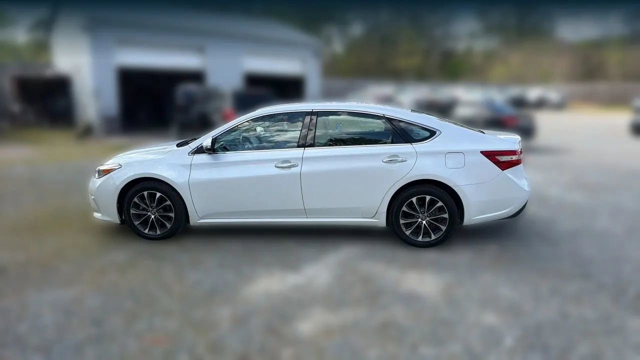 Used 2017 Toyota Avalon XLE FWD image 4