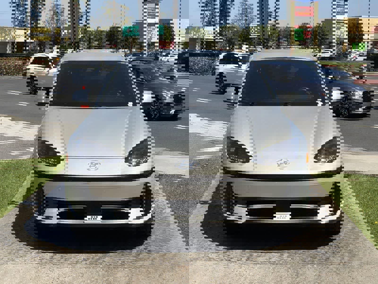 Used 2023 Hyundai Ioniq 6 SEL image 2