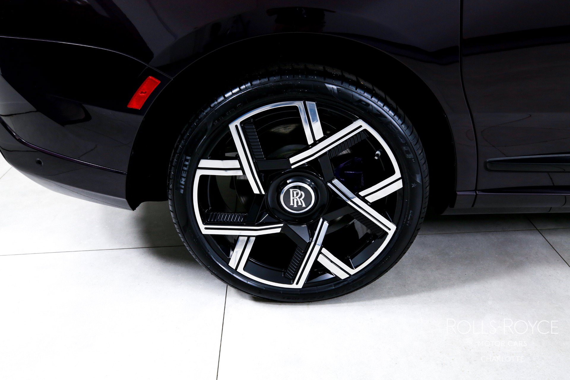 Certified 2025 Rolls-Royce Cullinan Black Badge AWD/4WD image 31