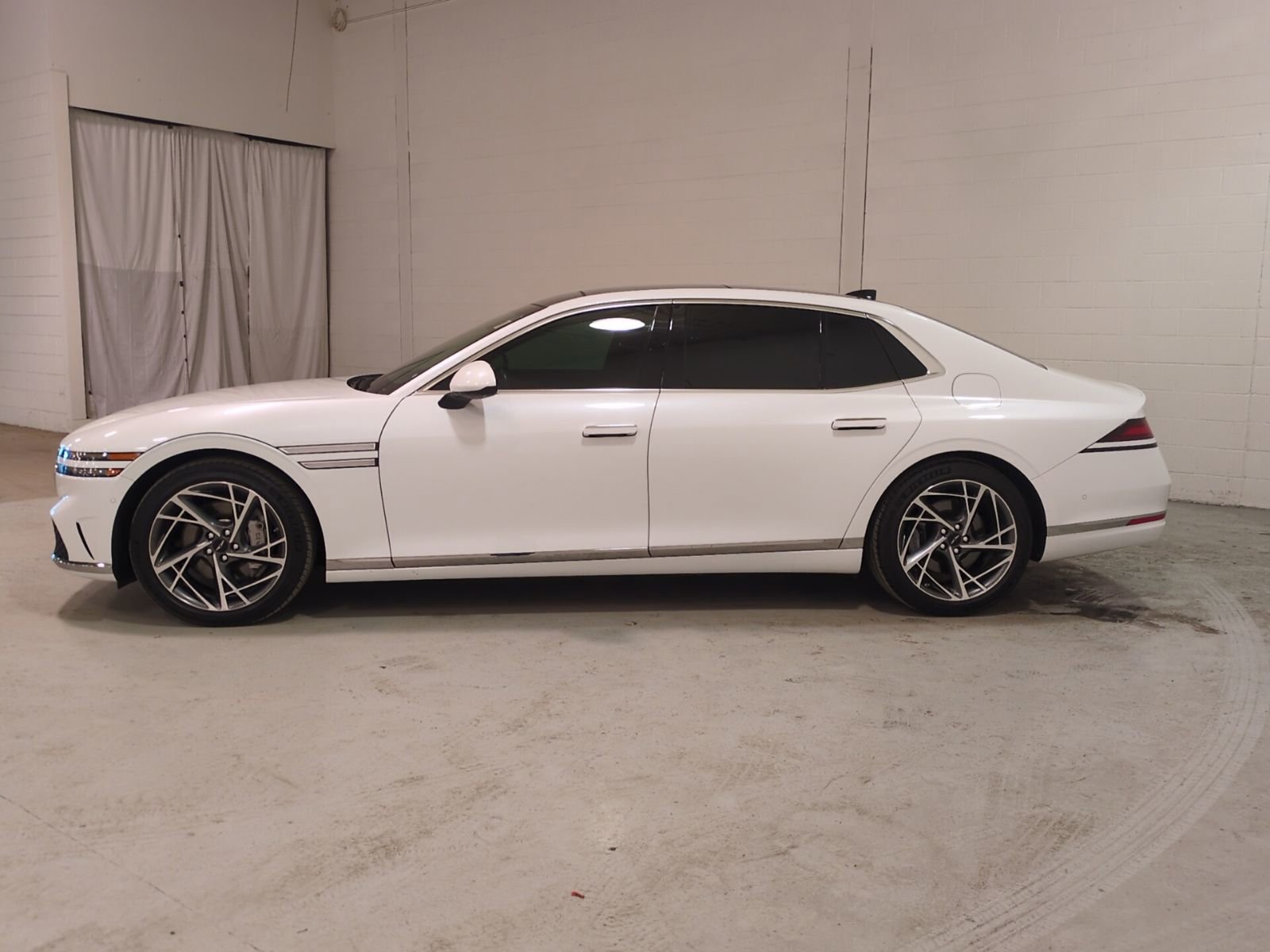 Used 2023 Genesis G90 3.5T image 6