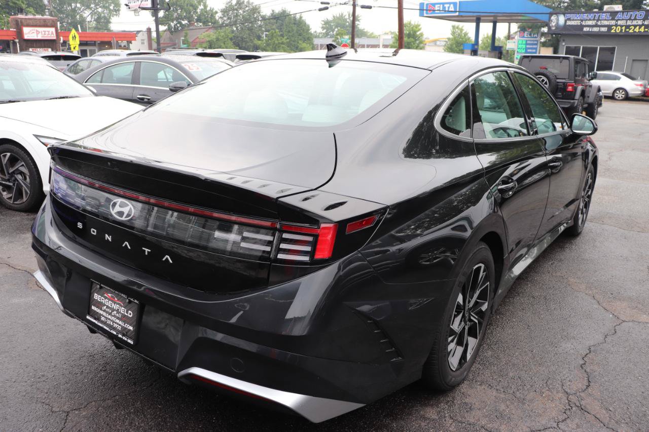 Used 2025 Hyundai Sonata SEL FWD image 5
