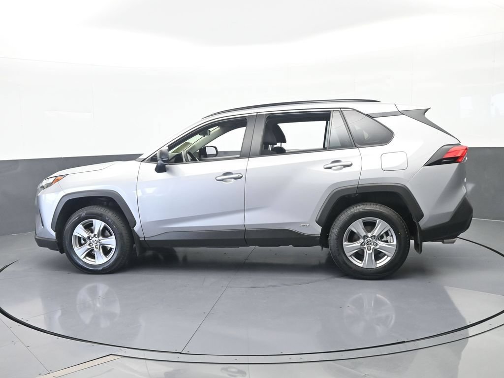Used 2024 Toyota RAV4 LE AWD/4WD image 3