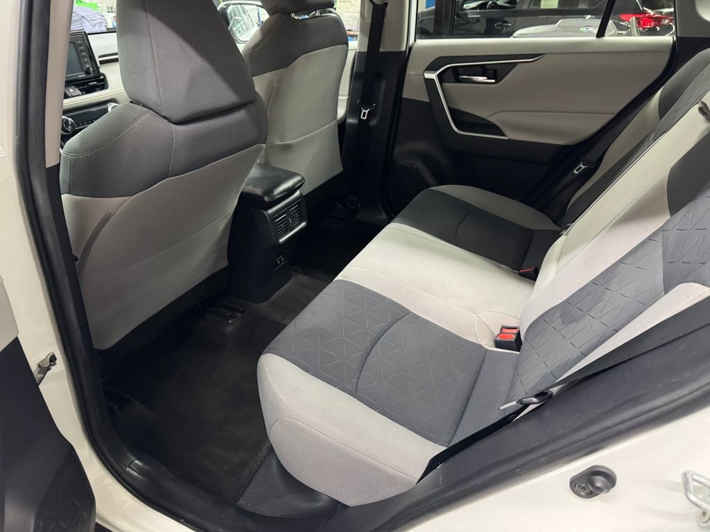 Used 2020 Toyota RAV4 XLE image 15
