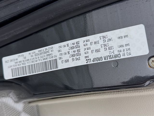 Used 2011 Chrysler Town & Country Touring-L w/ Entertainment Group #2 FWD image 31