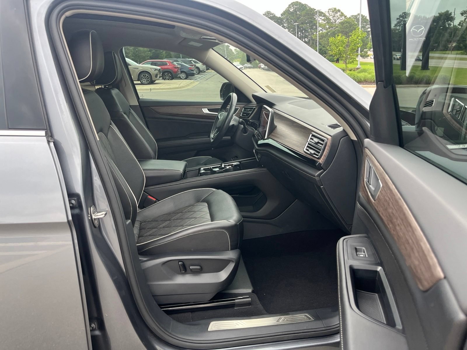 Certified 2024 Volkswagen Atlas SEL Premium R-Line AWD/4WD image 43