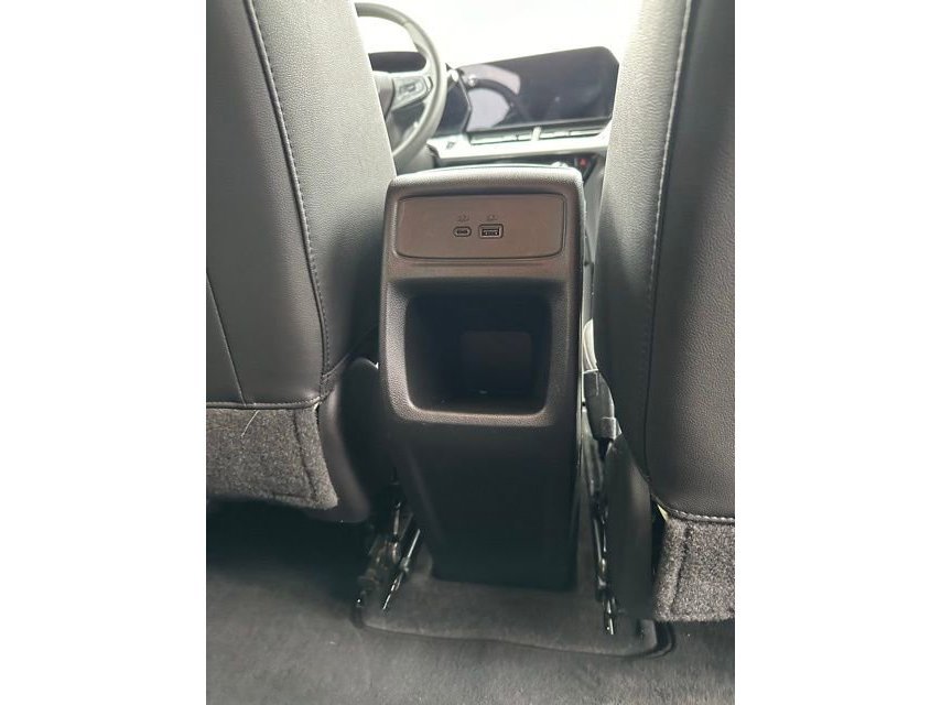 Used 2025 Chevrolet Trax LT FWD image 18