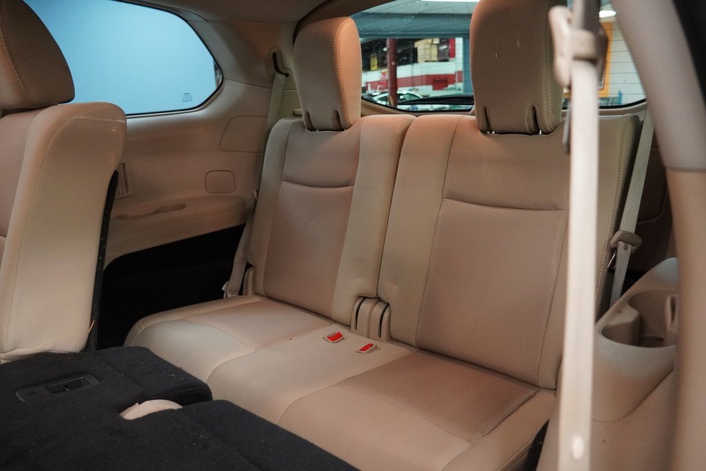 Used 2019 Nissan Pathfinder SV image 27