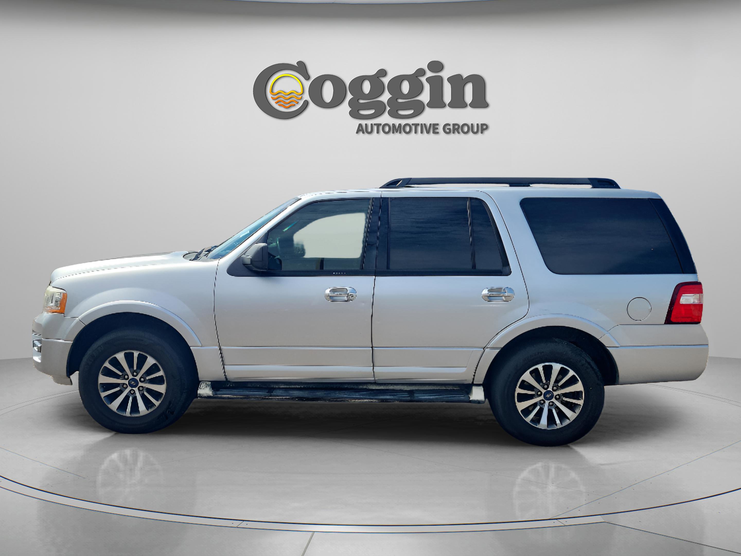 Used 2017 Ford Expedition XLT AWD/4WD image 2