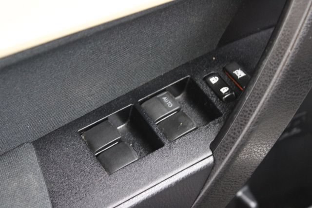 Used 2015 Toyota Corolla LE FWD image 10