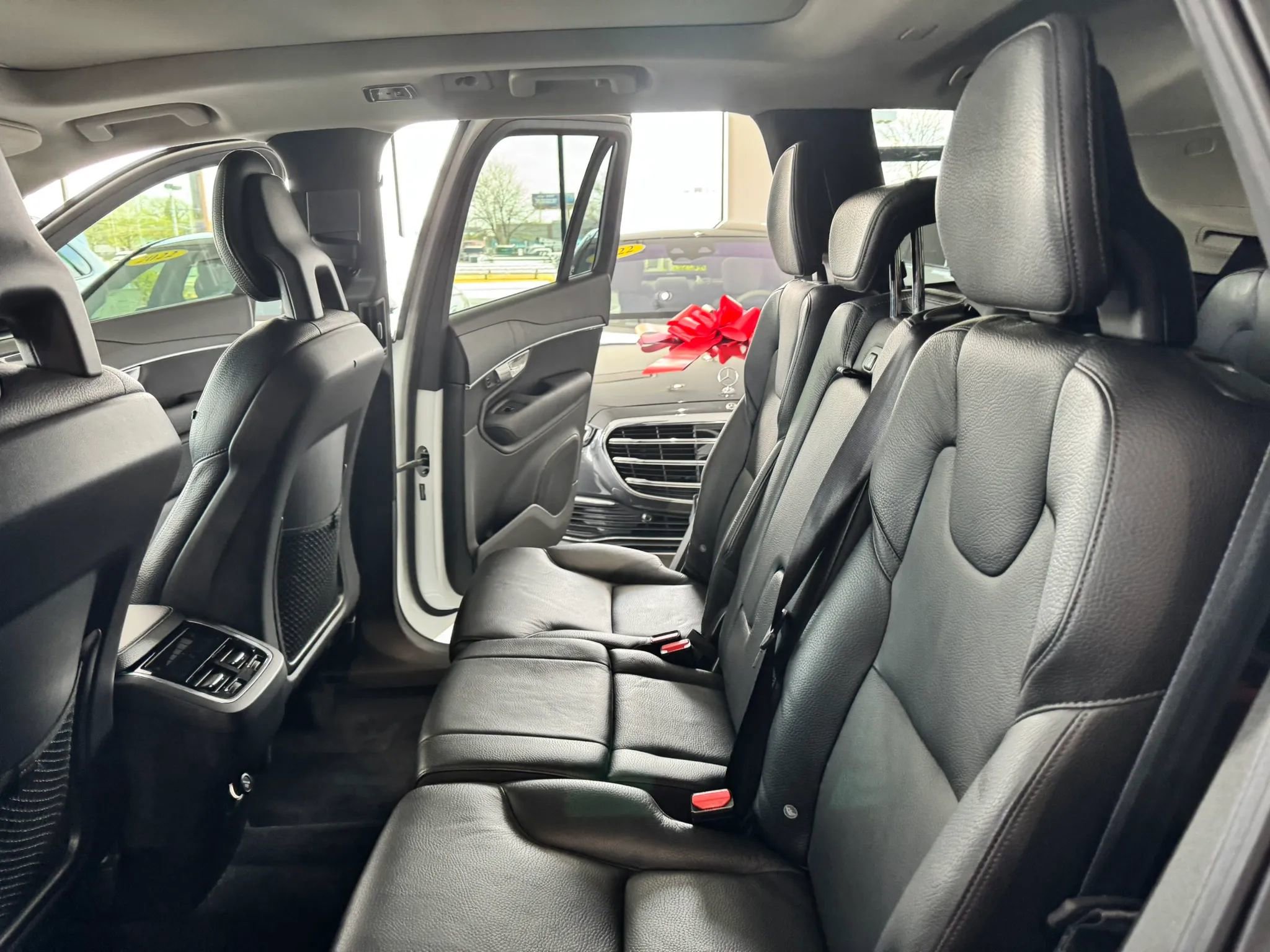 Used 2020 Volvo XC90 T6 Momentum AWD/4WD image 19