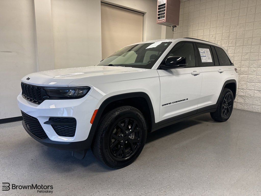 Used 2024 Jeep Grand Cherokee Altitude