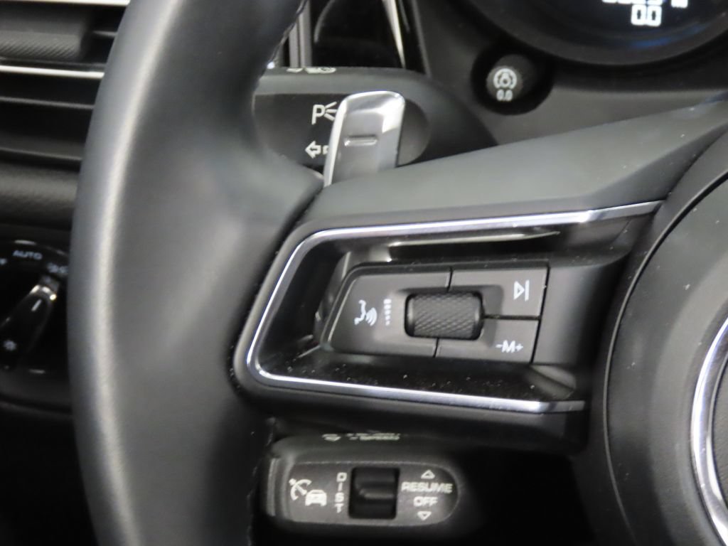 Certified 2026 Porsche Macan AWD/4WD image 19