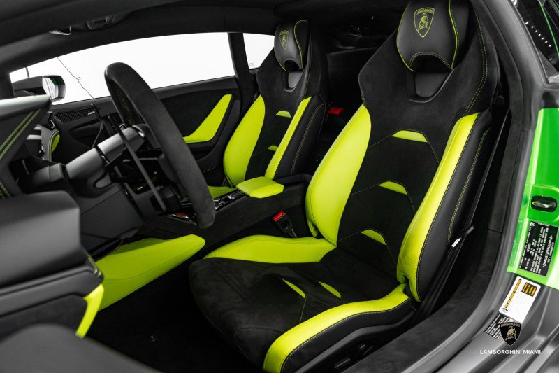 Used 2024 Lamborghini Huracan Sterrato image 31