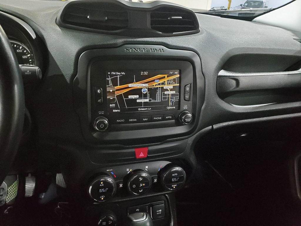 Used 2017 Jeep Renegade Trailhawk image 28