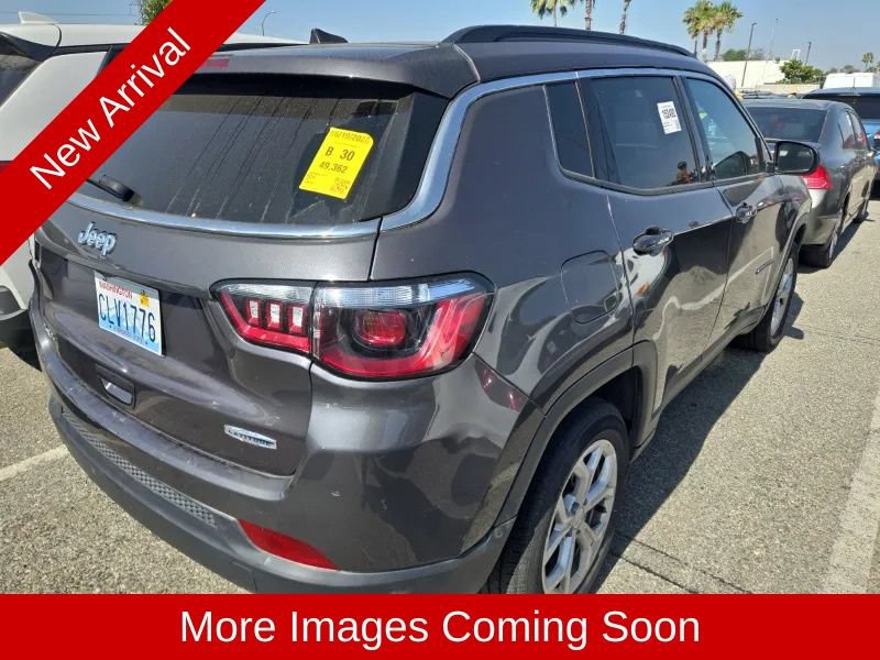 Used 2024 Jeep Compass Latitude AWD/4WD image 2
