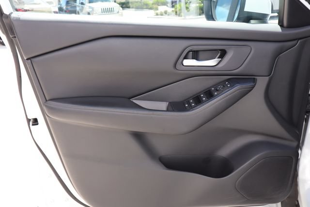 Used 2024 Nissan Rogue SV FWD image 25