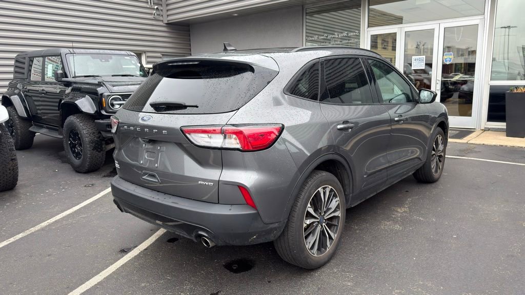 Certified 2022 Ford Escape SE w/ SE Sport Appearance Package AWD/4WD image 3