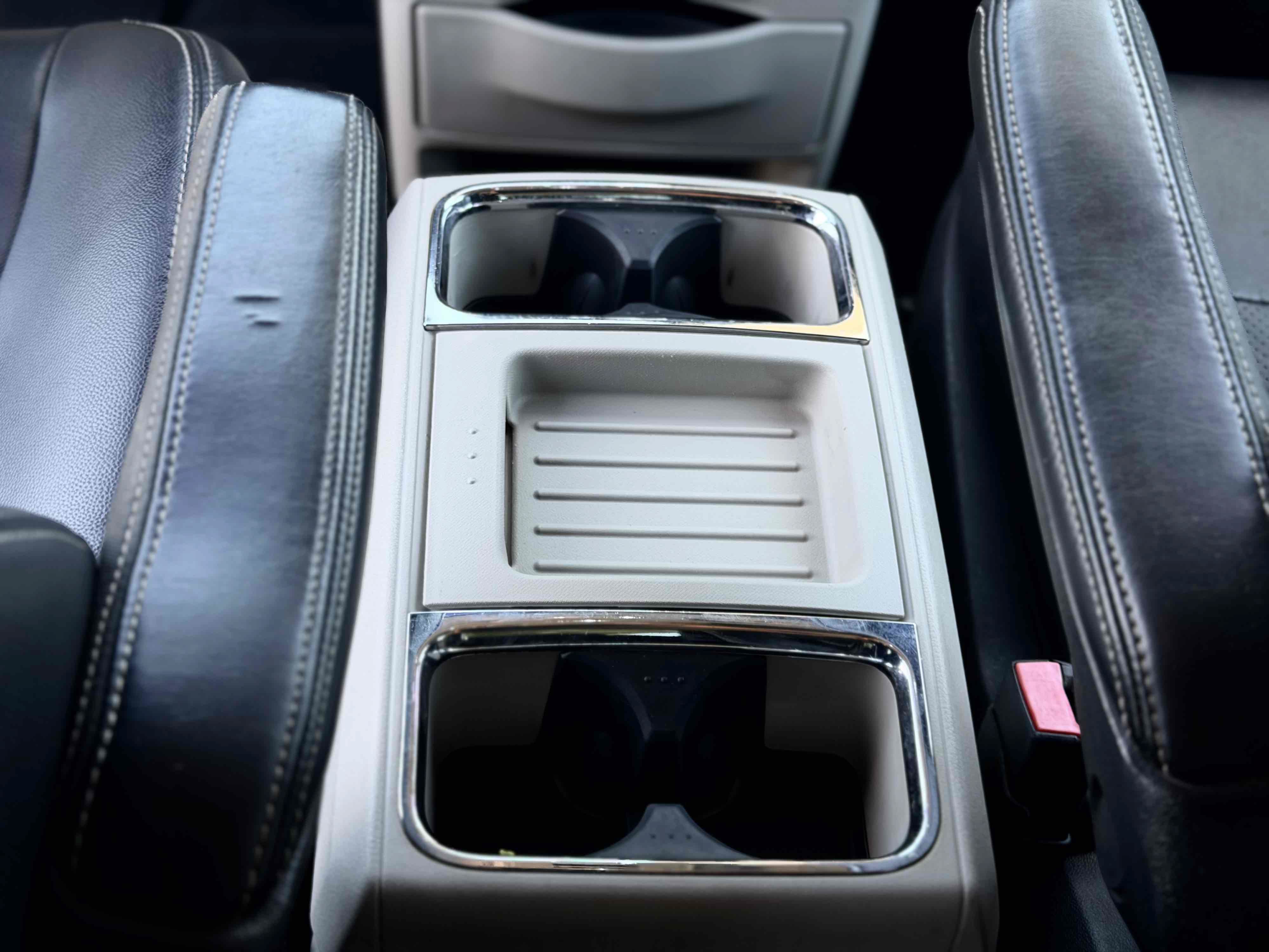 Used 2011 Chrysler Town & Country Touring-L w/ Entertainment Group #2 FWD image 32