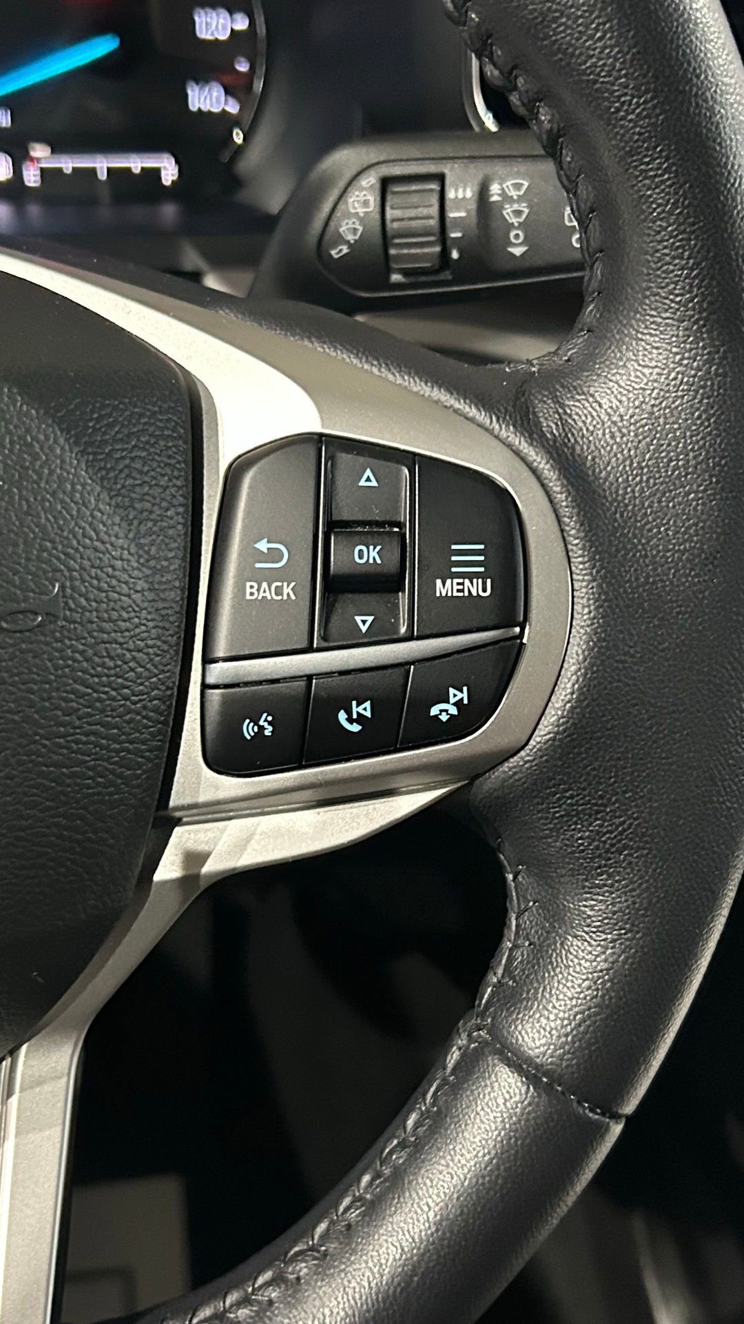 Used 2023 Ford Explorer XLT w/ Equipment Group 202A AWD/4WD image 76