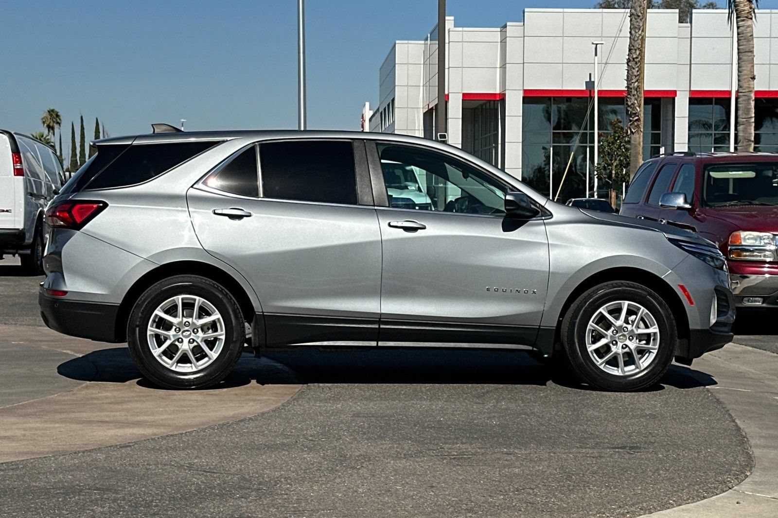 Certified 2024 Chevrolet Equinox LT FWD image 3