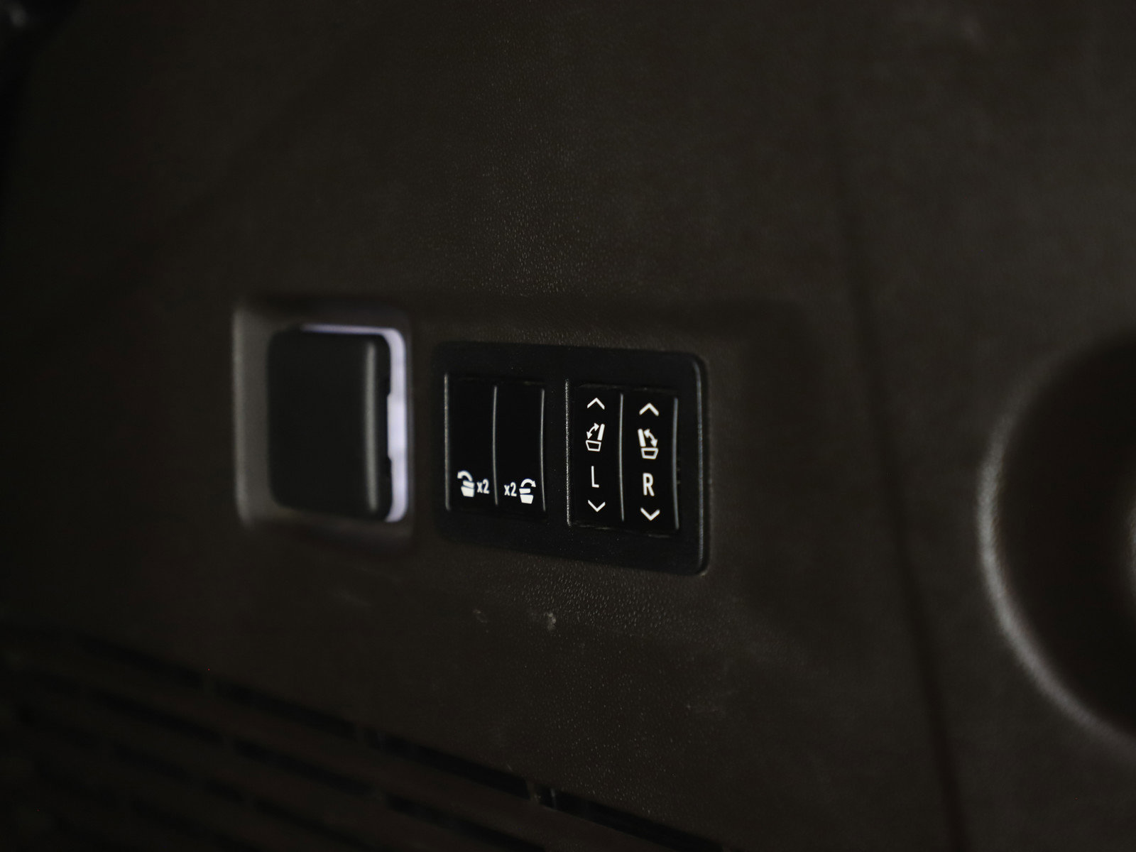 Used 2021 Chevrolet Tahoe Z71 w/ Z71 Off-Road Package AWD/4WD image 20