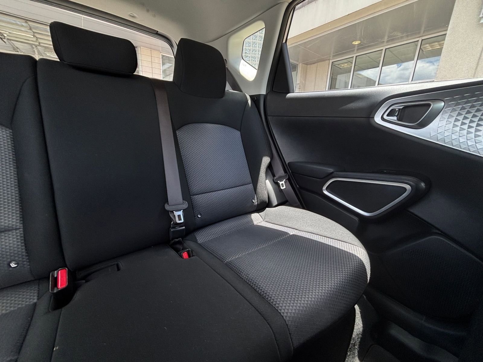 Used 2025 Kia Soul LX w/ LX Technology Package FWD image 35
