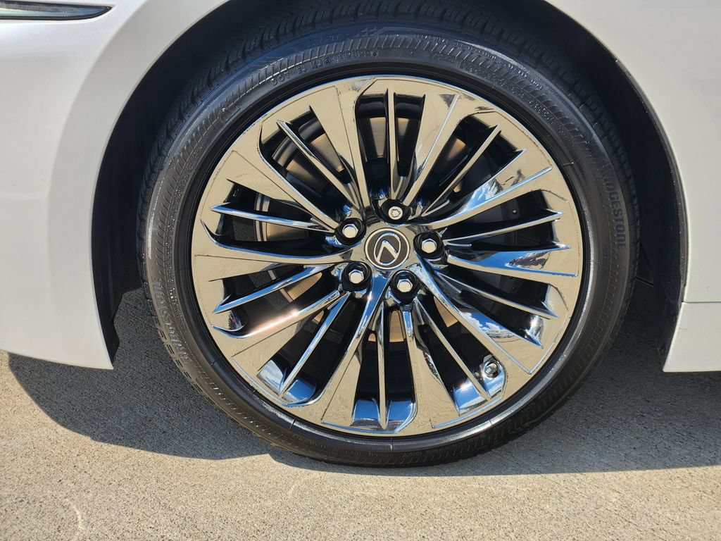 Used 2020 Lexus LS 500 w/ Accessory Package (Z2) RWD image 10