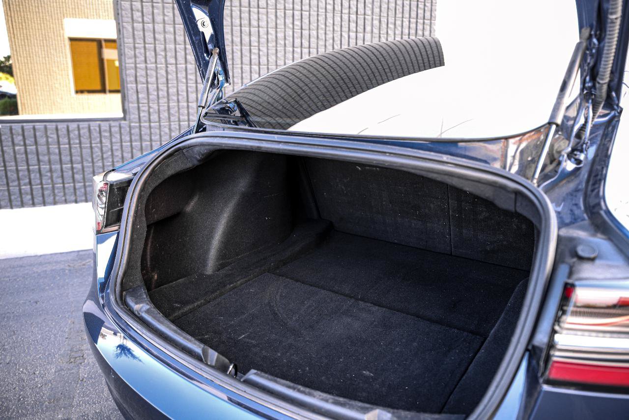 Used 2018 Tesla Model 3 Mid Range RWD image 38
