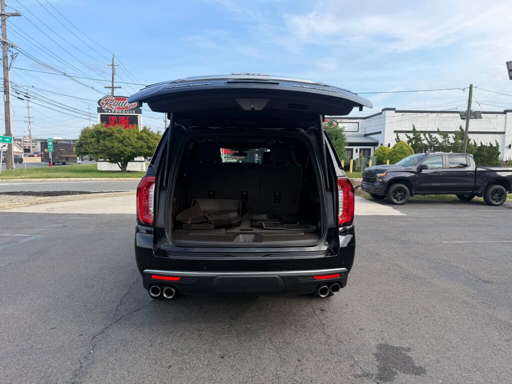 Used 2022 GMC Yukon XL Denali AWD/4WD image 32