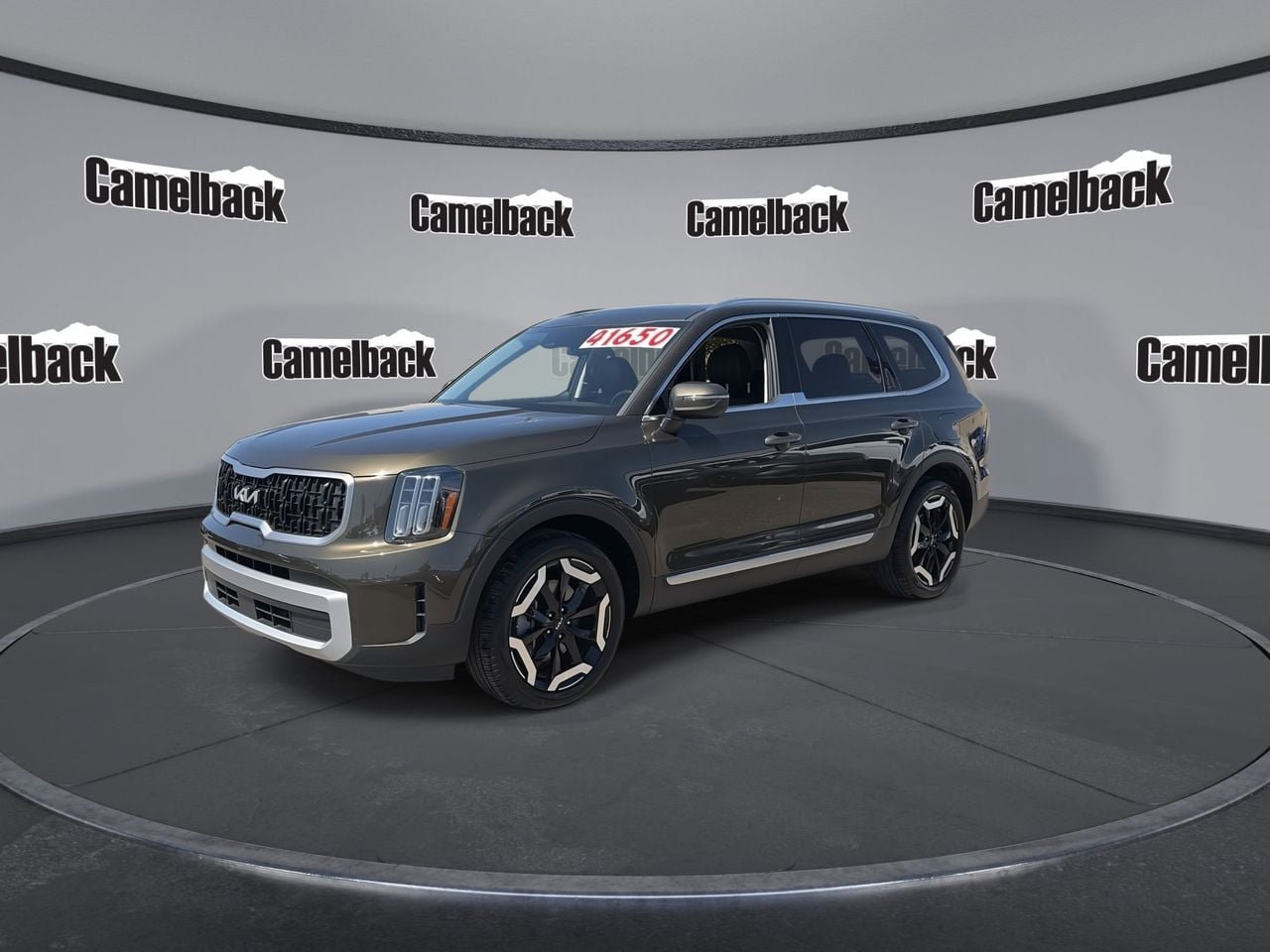Certified 2025 Kia Telluride EX w/ EX Captain's Chair Package FWD image 3