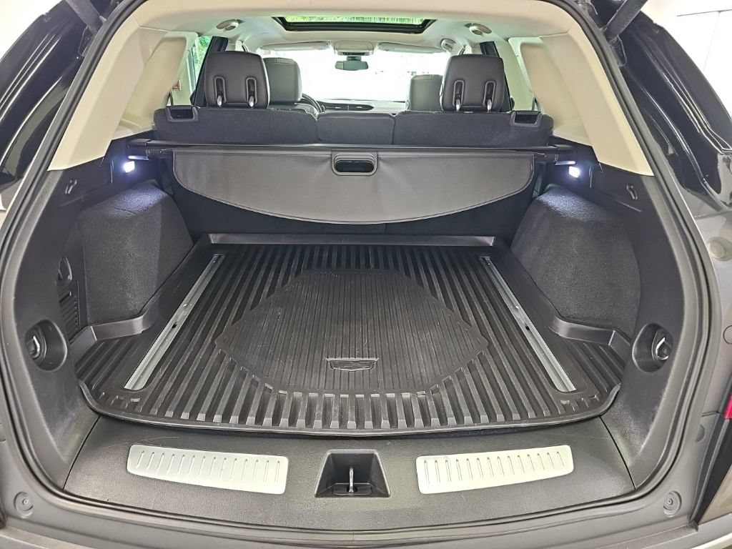 Used 2018 Cadillac XT5 Luxury w/ Driver Awareness Package AWD/4WD image 16