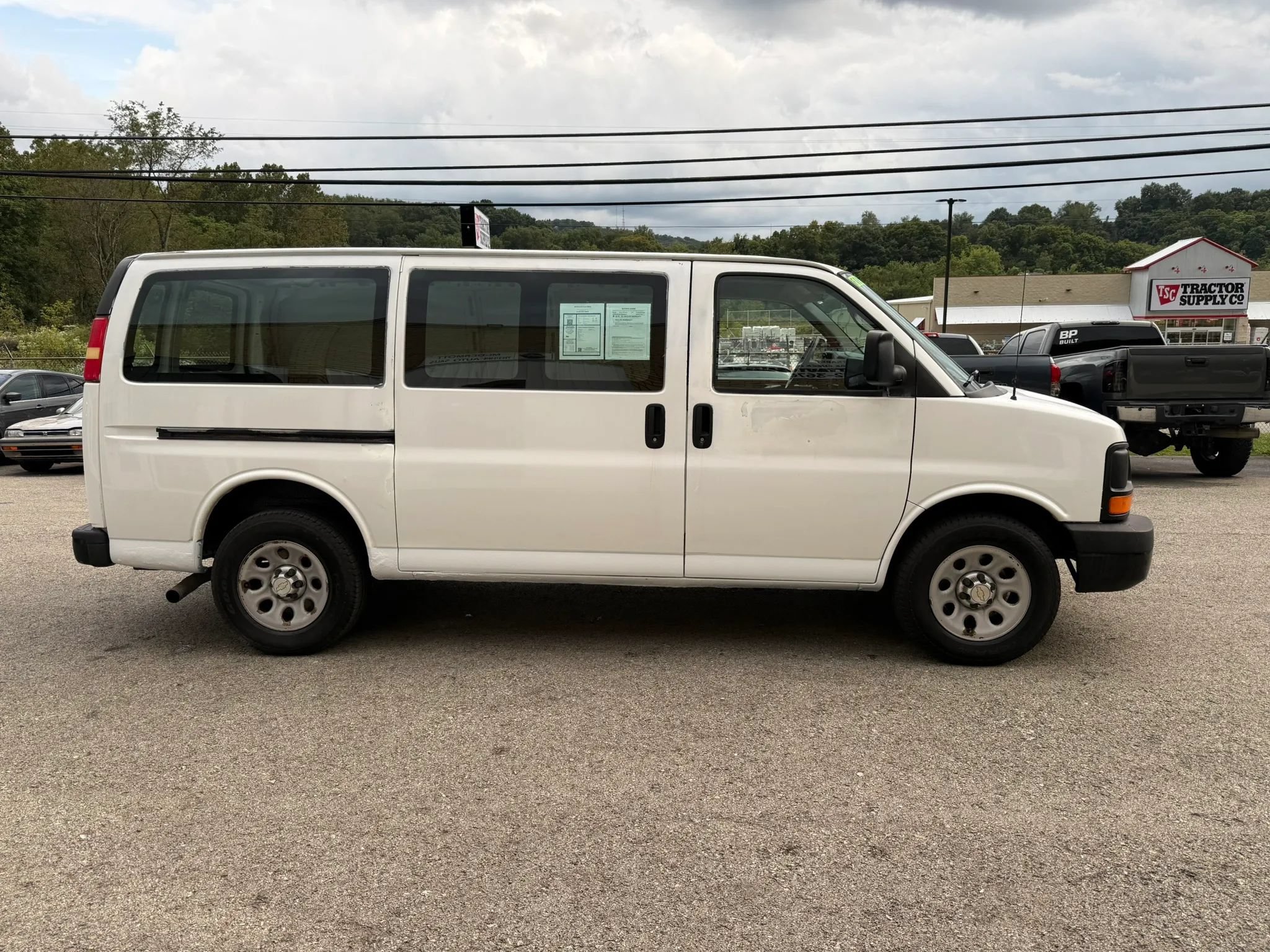 Used 2012 Chevrolet Express 1500 AWD image 4