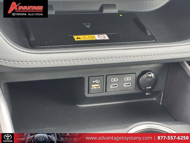 Used 2024 Toyota Highlander XLE AWD/4WD image 39