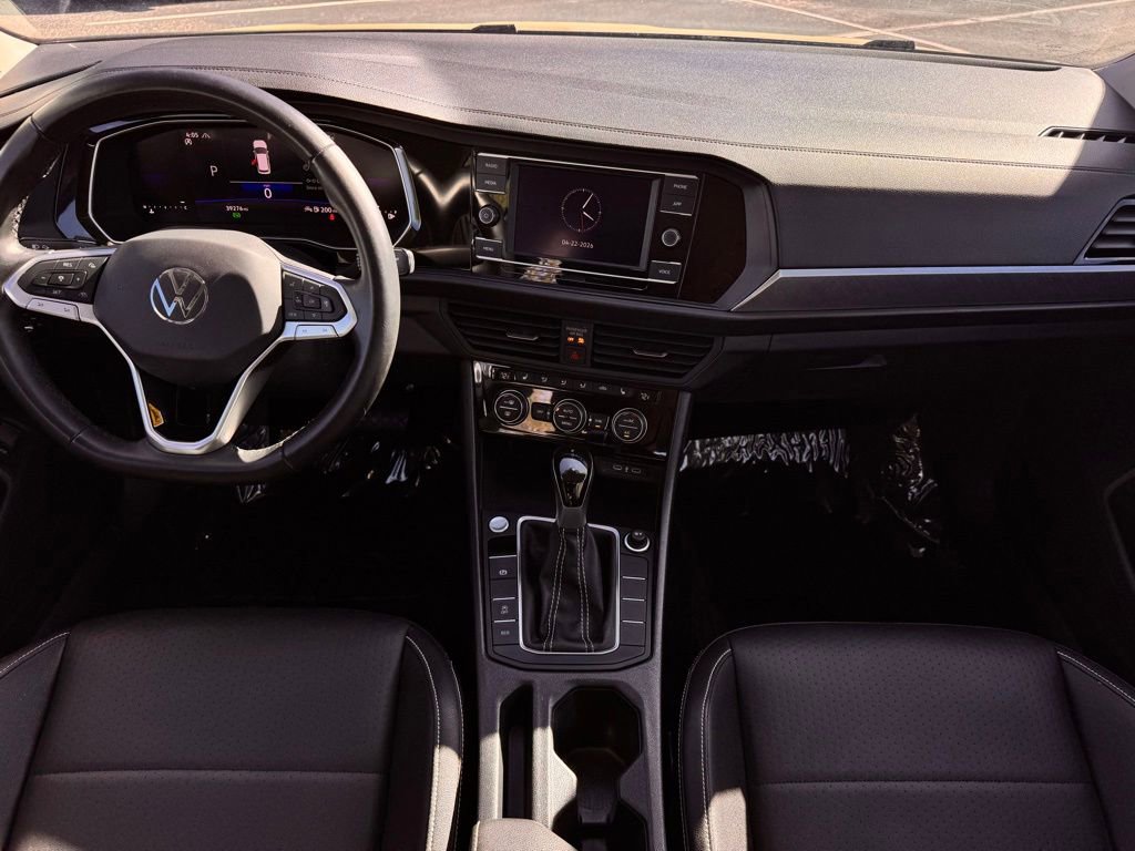 Used 2024 Volkswagen Jetta SE FWD image 25