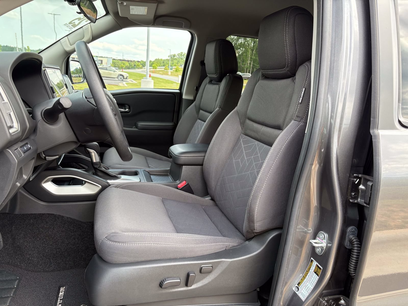 Used 2025 Nissan Frontier SV AWD/4WD image 26