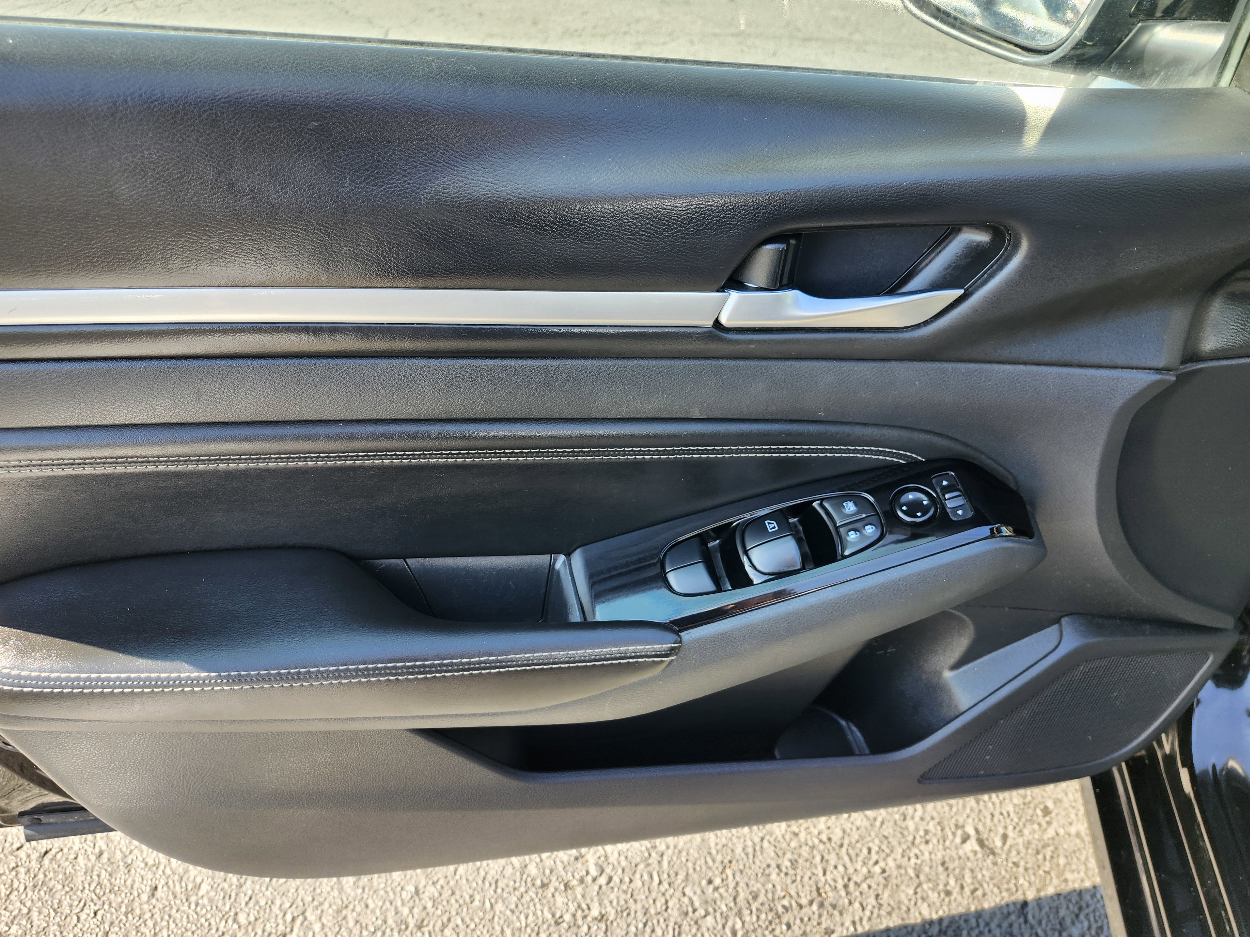 Used 2023 Nissan Altima 2.5 SV w/ SV Premium Package image 18