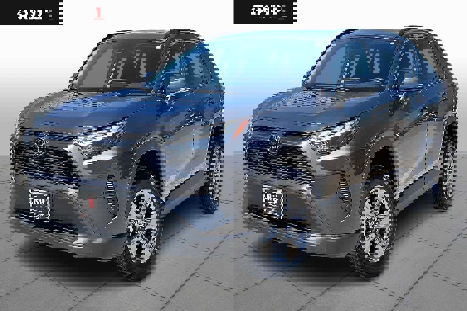 Used 2025 Toyota RAV4 XLE image 1