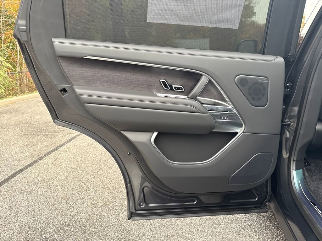 New 2025 Land Rover Range Rover Long Wheelbase SE image 13