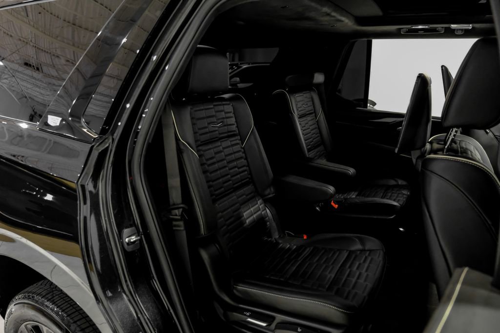 Used 2024 Cadillac Escalade V w/ LPO, ONYX Package image 34
