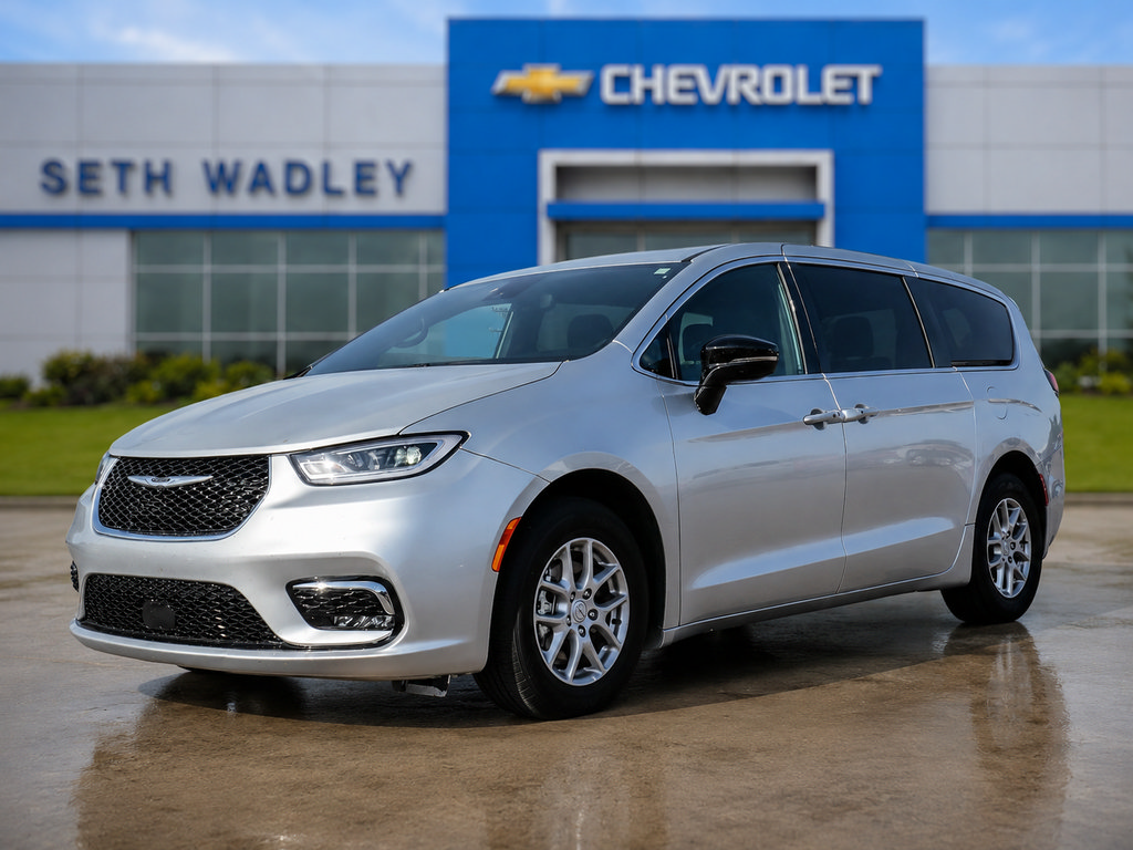 Used 2026 Chrysler Pacifica Select FWD image 3