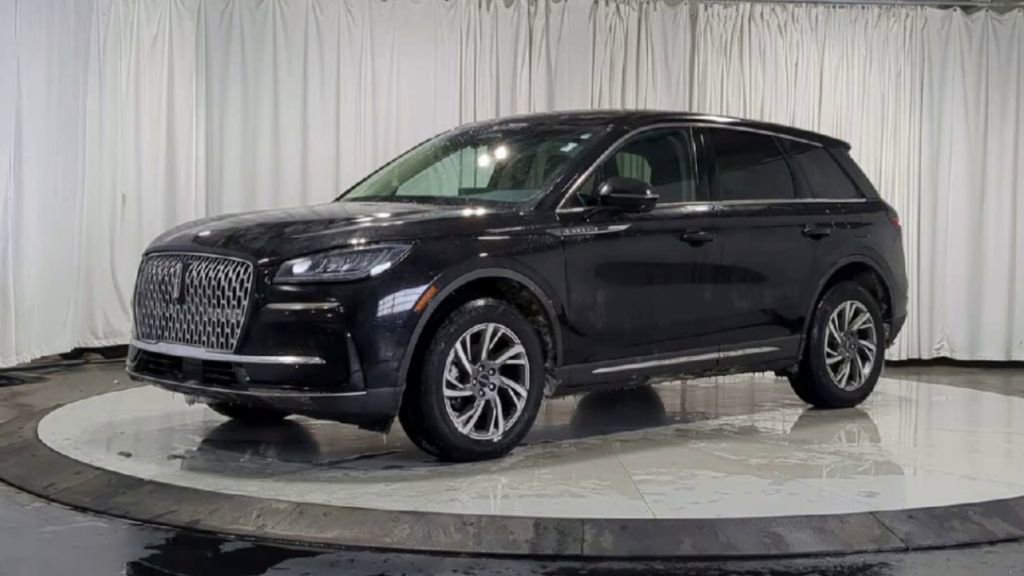 Used 2023 Lincoln Corsair AWD w/ Equipment Group 101A image 5