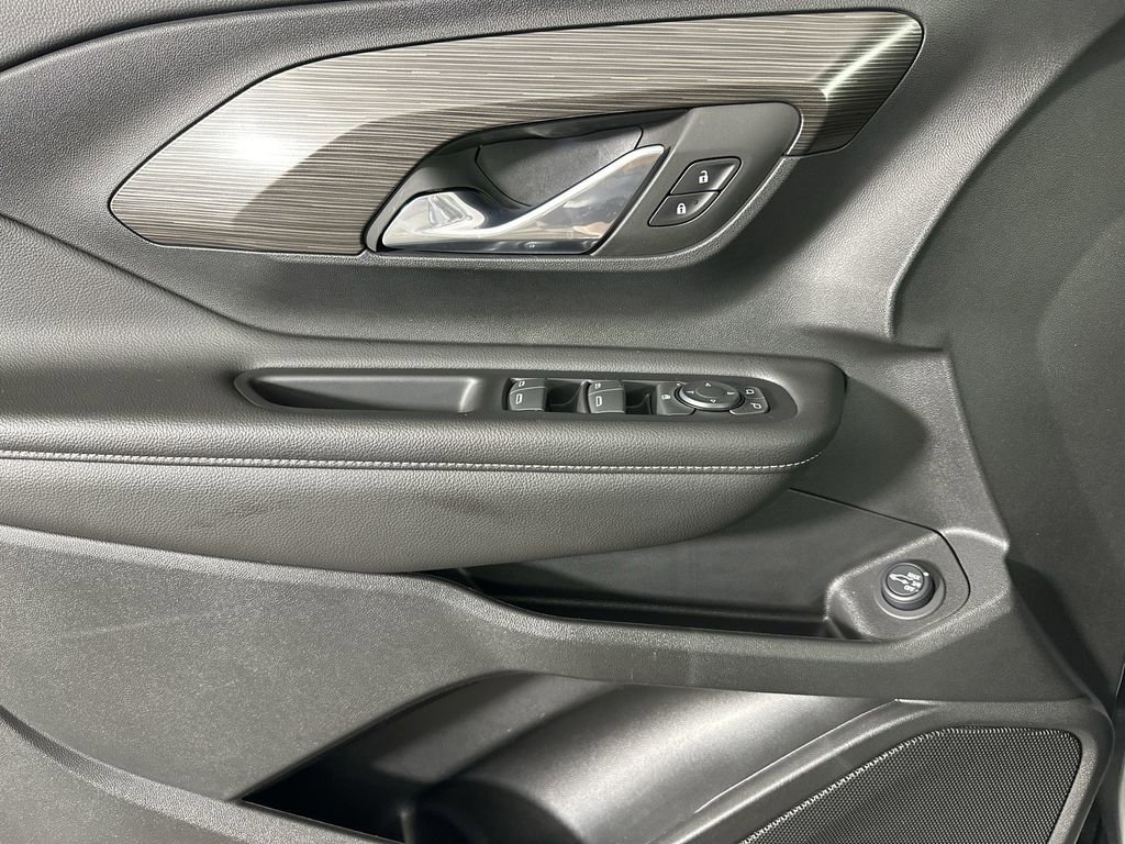 Used 2023 GMC Terrain SLE w/ Driver Convenience Package image 24