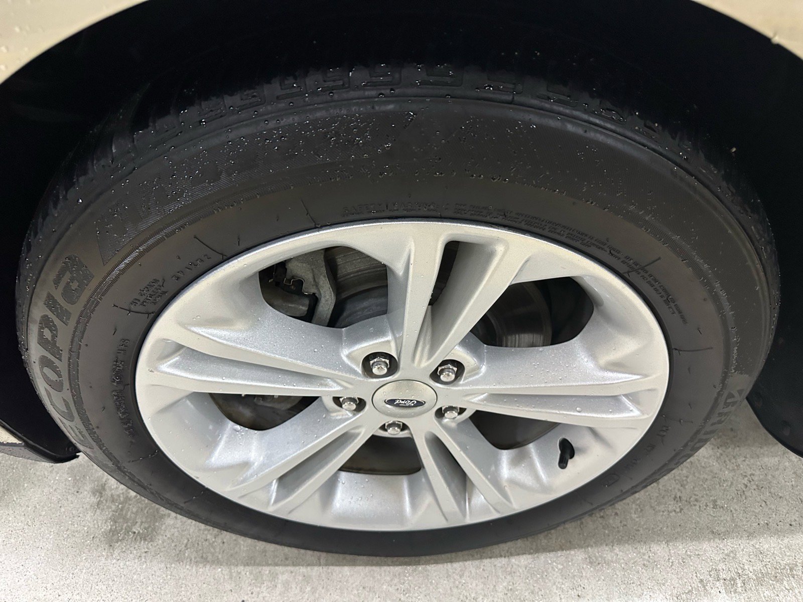 Used 2018 Ford Taurus SEL image 5