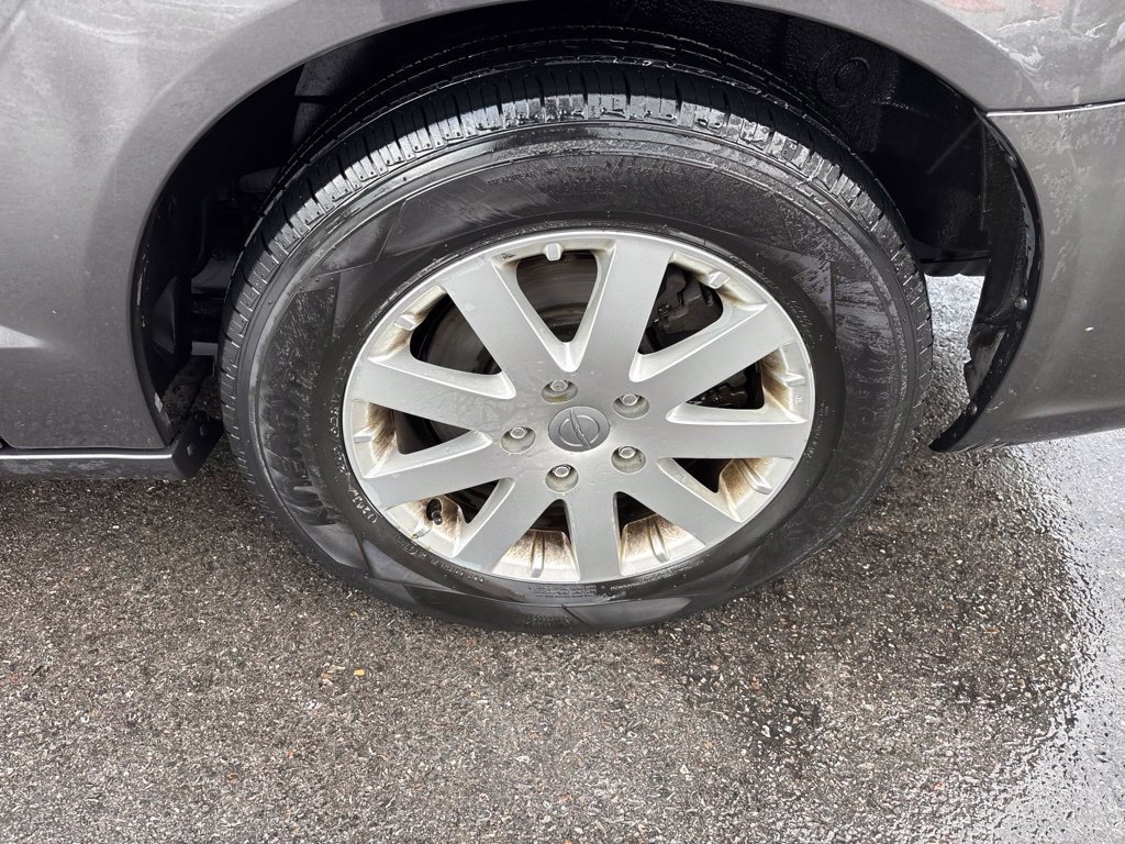 Used 2016 Chrysler Town & Country Touring FWD image 2