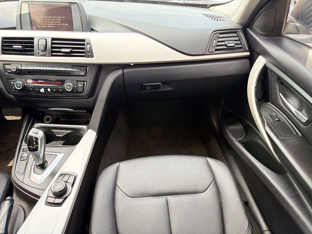 Used 2014 BMW 320i xDrive Sedan image 18