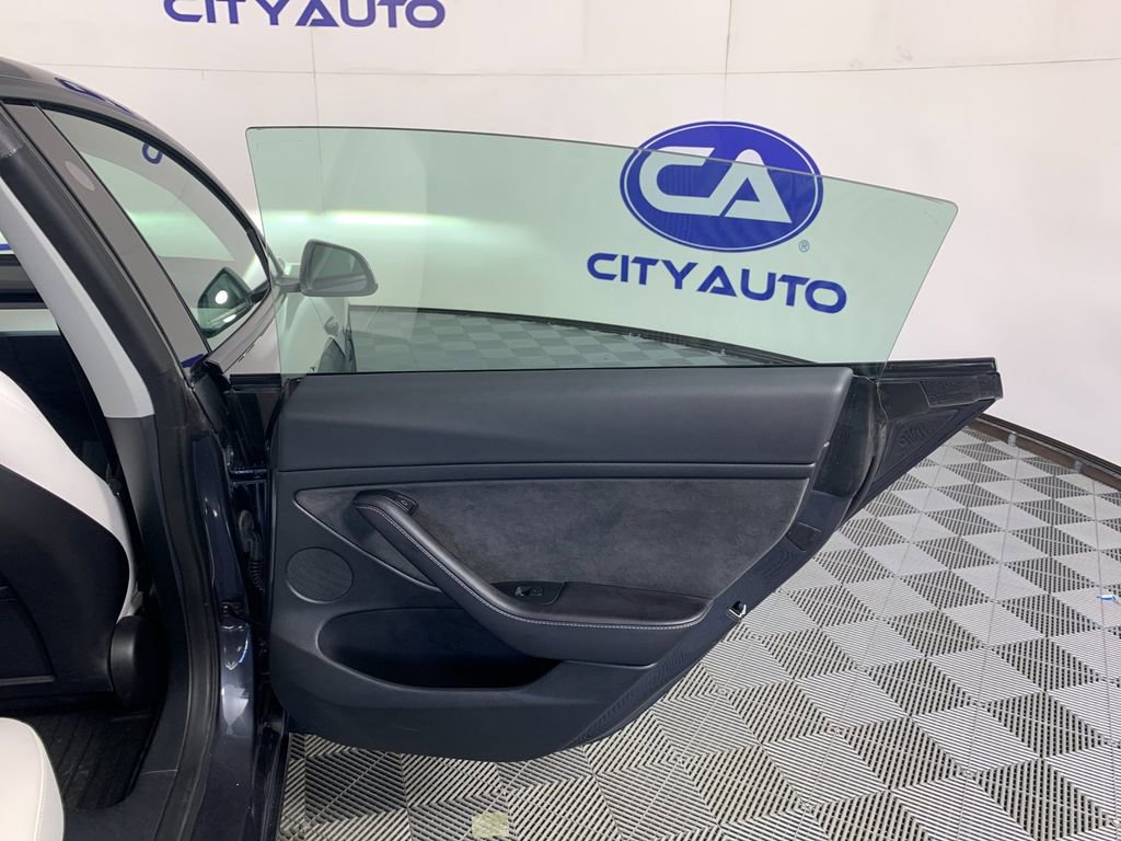 Used 2023 Tesla Model 3 Standard Range image 32