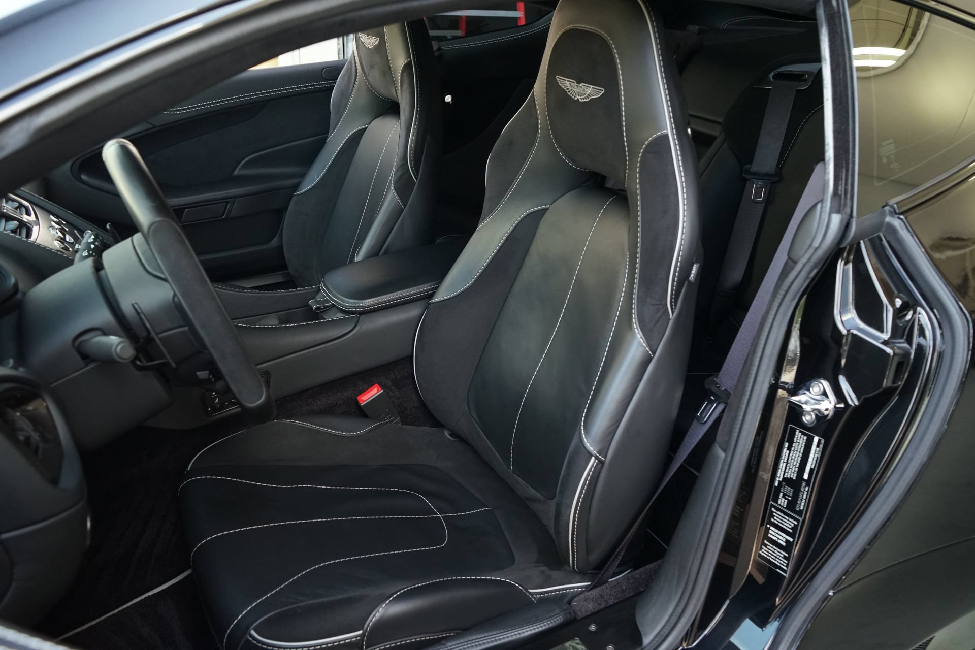 Used 2015 Aston Martin Vanquish Coupe RWD image 12