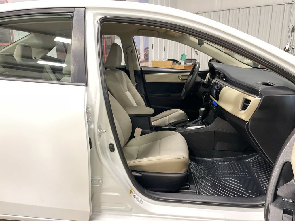 Used 2016 Toyota Corolla LE FWD image 25