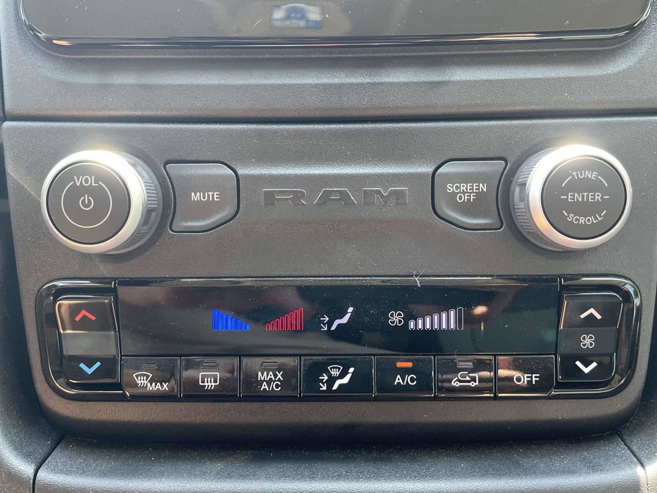New 2025 RAM ProMaster 2500 w/ Safety Group FWD image 21