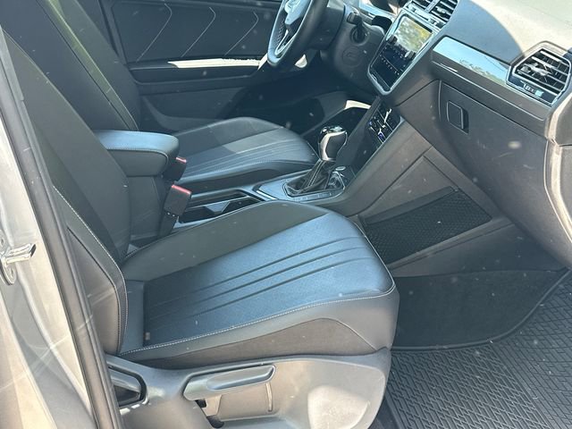 Used 2023 Volkswagen Tiguan SE R-Line image 13